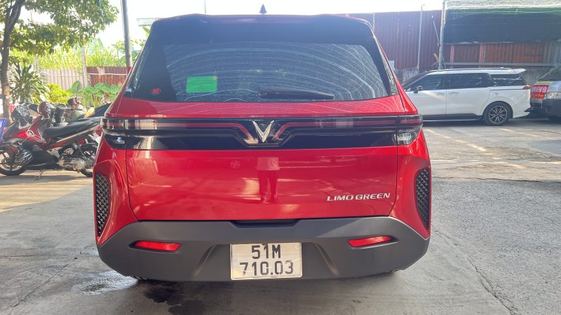 VinFast Limo Green